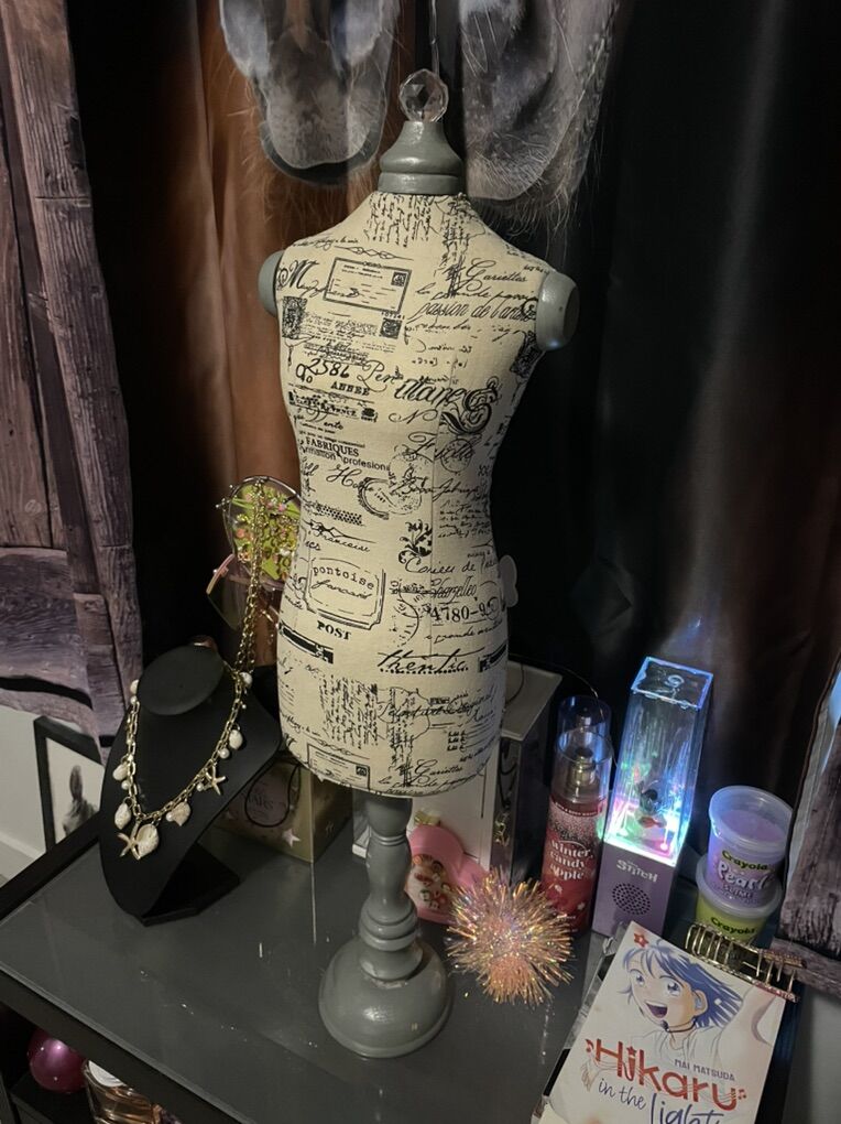 Vintage style Jewelry/necklace holder stand