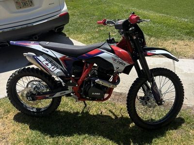 Titan 250 X-Pro Dirt Bike