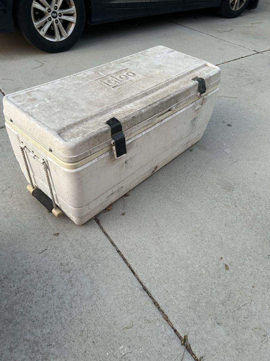 Igloo Cooler Ice Chest - Large Capacity Outdoor Camping Fishing Hunting