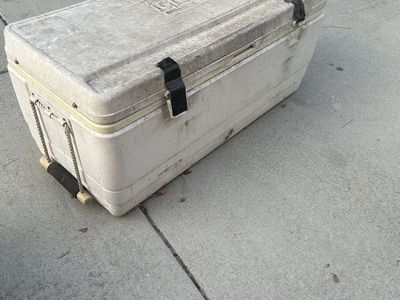 Igloo Cooler Ice Chest - Large Capacity Outdoor Camping Fishing Hunting