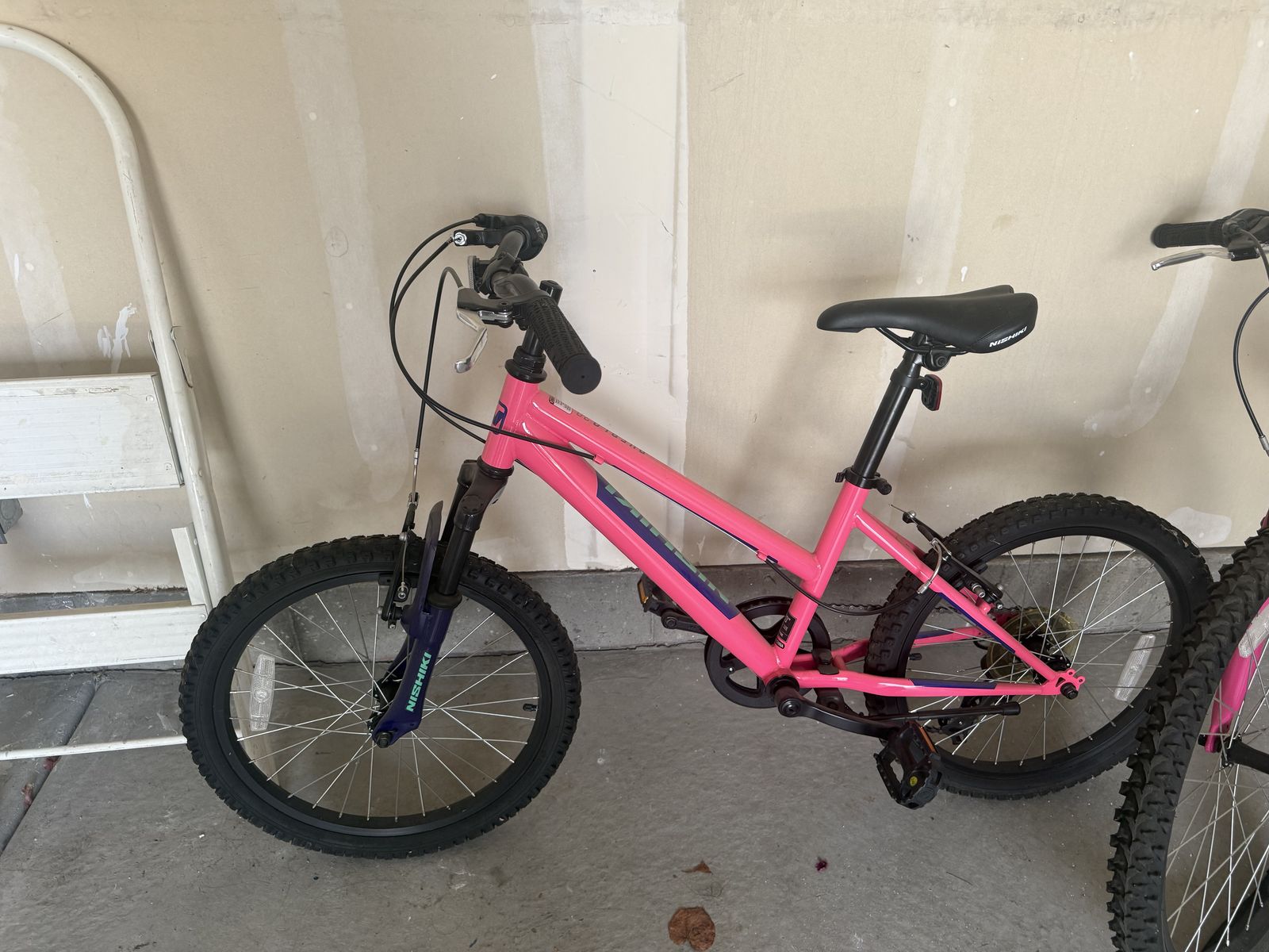 Nishiki Pueblo 20" Youth Mountain Bike Pink