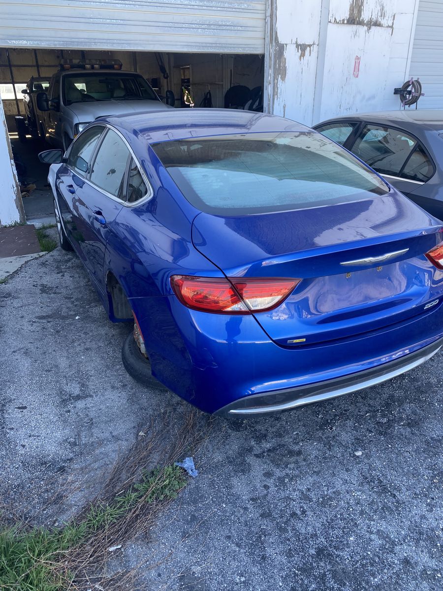2015 Chrysler 200 parting out