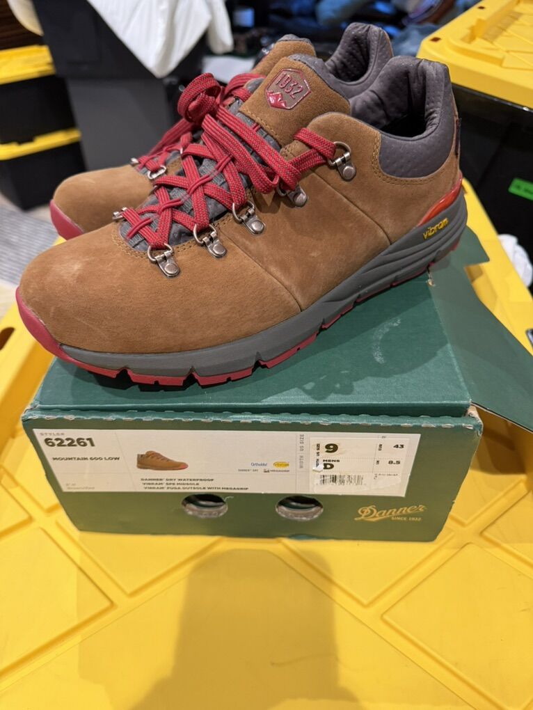 Brand New Mens Danner Mountain 600 Low Size 9