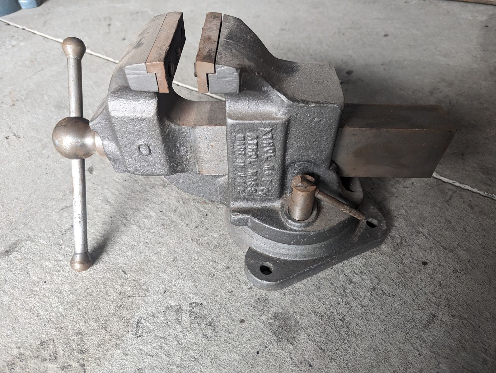 Vintage Starrett Athol Mass USA Bench Vise - Heavy Duty Machinist/Woodworking Shop Tool