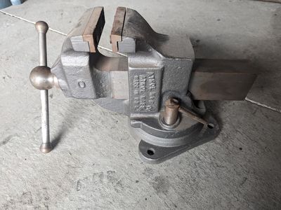 Vintage Starrett Athol Mass USA Bench Vise - Heavy Duty Machinist/Woodworking Shop Tool