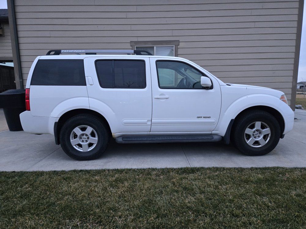 2005 NISSAN PATHFINDER SE Off Road