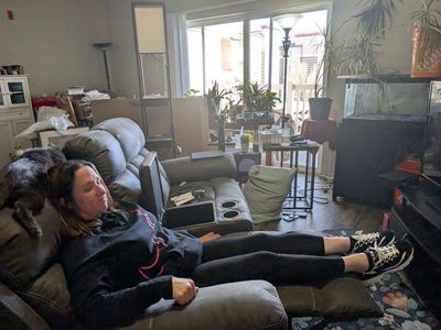 Rocker recliner couch how can I put that there's c