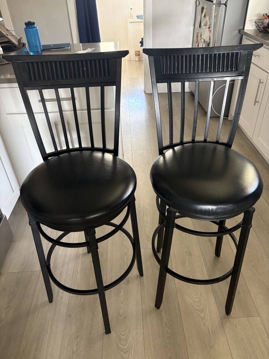 Set of 2 Black Bar Stools / Counter Stools