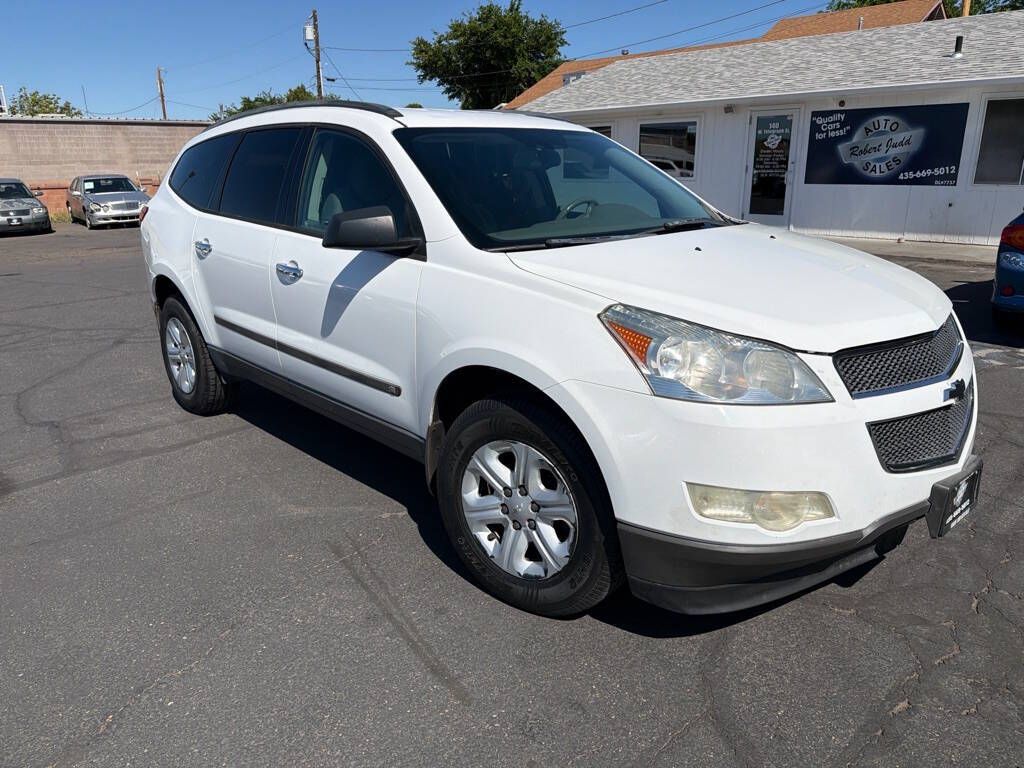 2010 CHEVROLET TRAVERSE LS