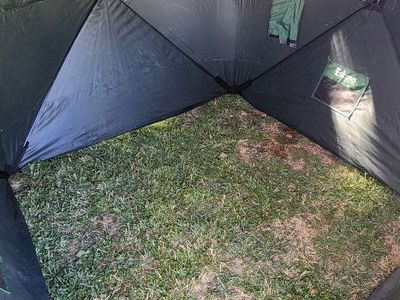 Ice fishing tent and 10" Auger