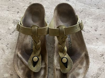 Birkenstock Gizeh sandals size 38 green leather