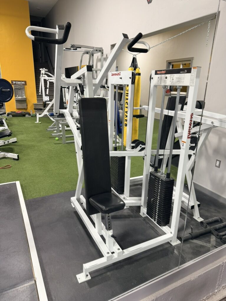 Universal lat pull Down