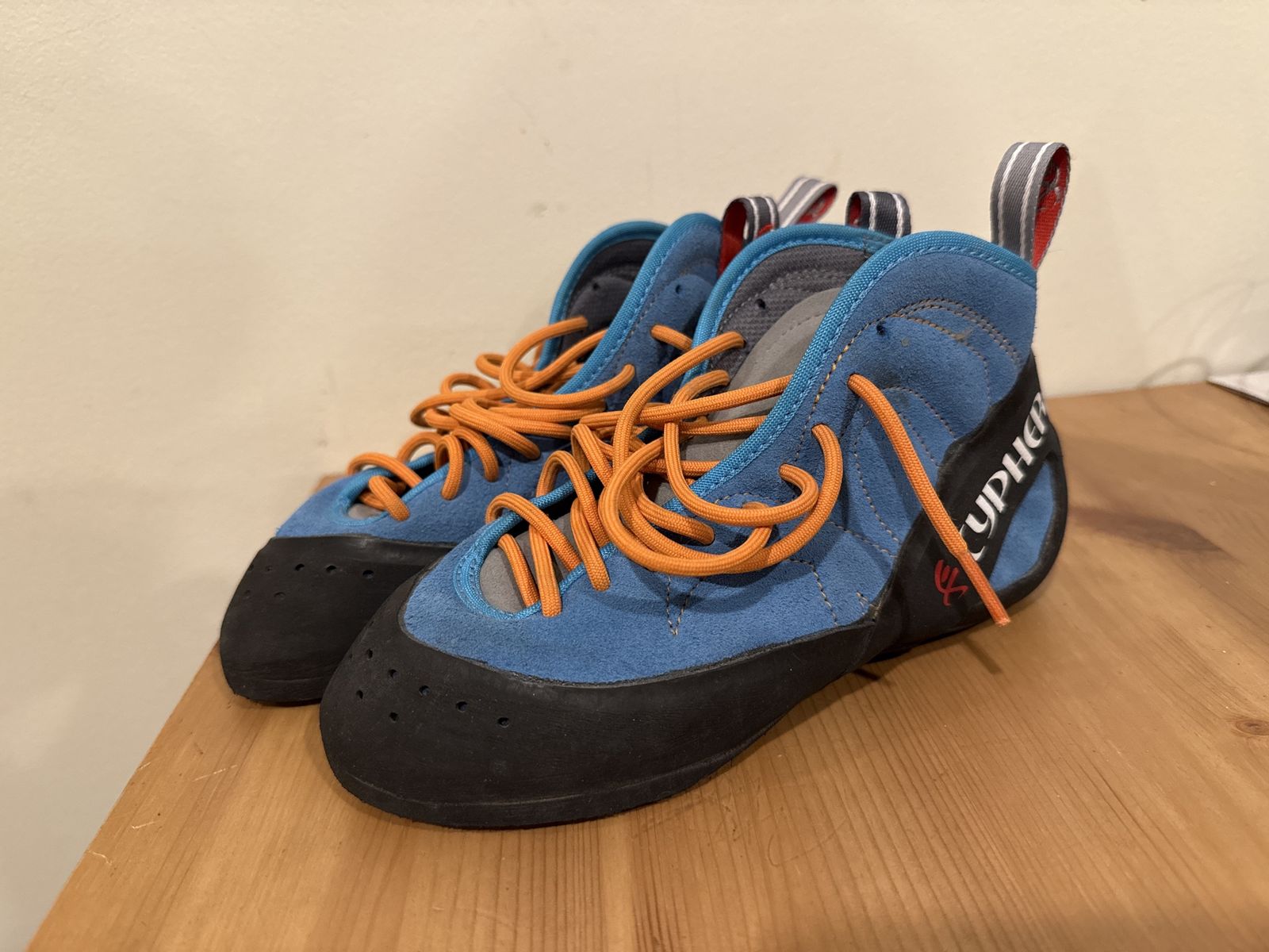 Cypher climbing shoes  size US 6