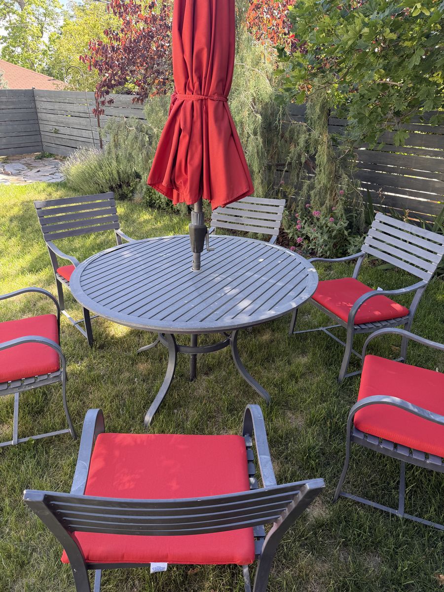 Outdoor Table, 6 Chairs with/pads and Umbrella