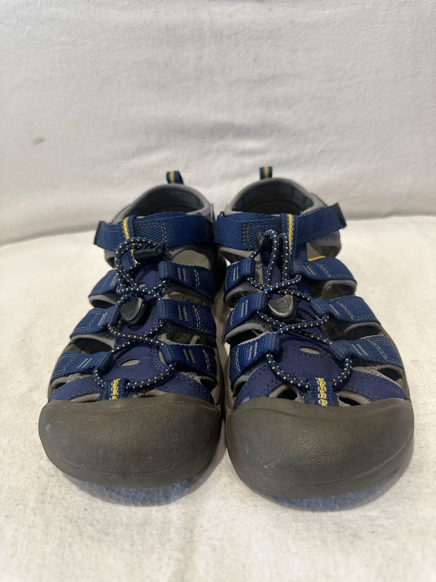 Keen youth size 5, navy blue lightly used washable, hiking sandals