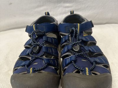 Keen youth size 5, navy blue lightly used washable, hiking sandals
