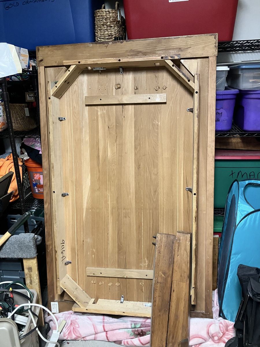 Wooden Dining Room Table w/ Table Leaves