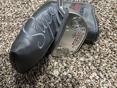 Scotty Cameron 2024 Super Select 1.5 Fastback- Super Stroke grip