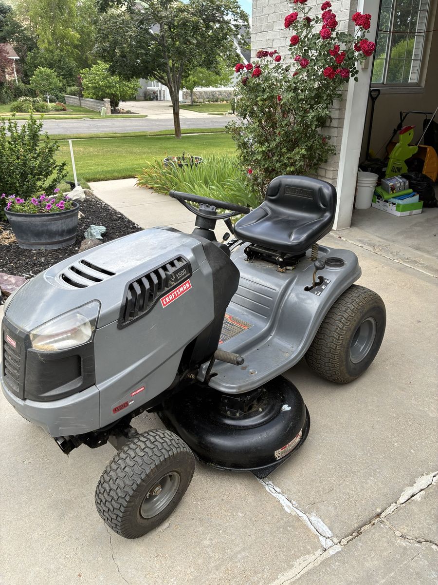 Craftsman LT1500 Riding Lawn Mower Used, doesn’t start but good condition.