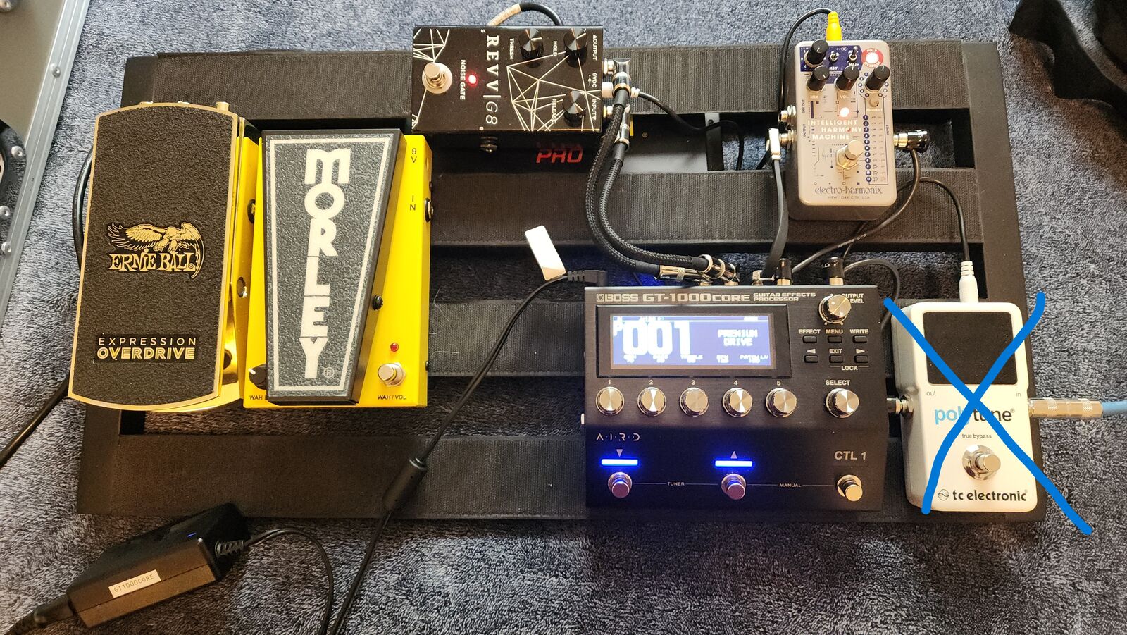 Pedaltrain Pedalboard is with Tour Case and Truetone 1 SPOT PRO Power Supply
