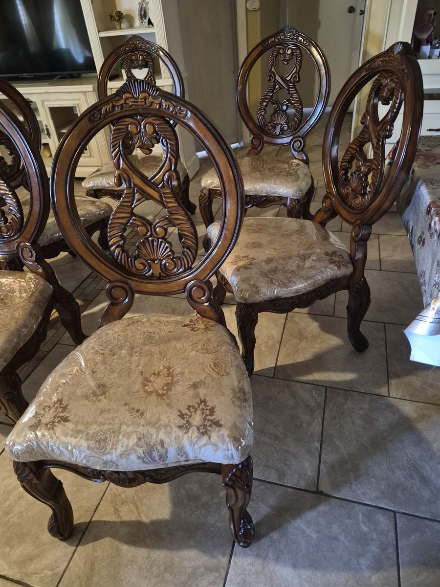 Elegant Traditional Chairs