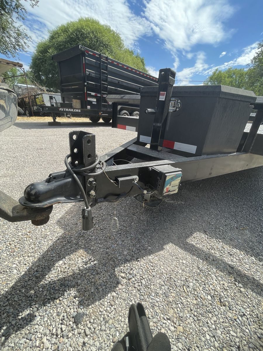 Flatbed Equipment Car Hauler Utility Trailer with Ramps and Toolbox