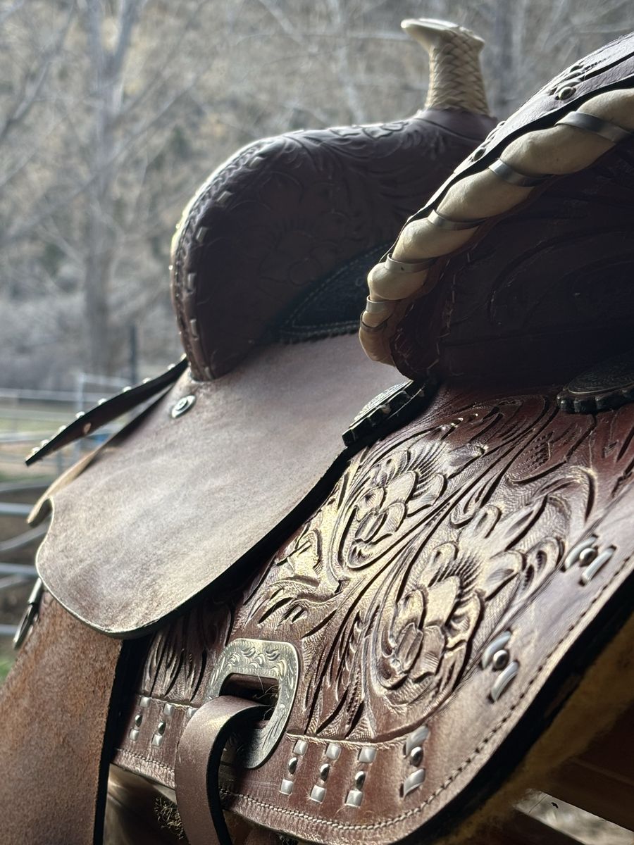 Western Saddle Tooled Leather Barrel Racing Saddle Brown