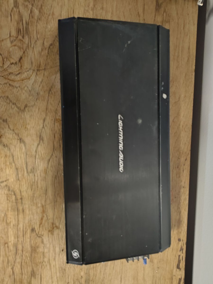 Lightning Audio L-5600 - Car - amplifier - external - 5-channel - 100 Watts x 4 + 400 Watts x 1