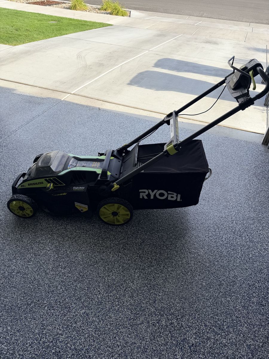 Ryobi self propelled 20” mower w bag and mulching