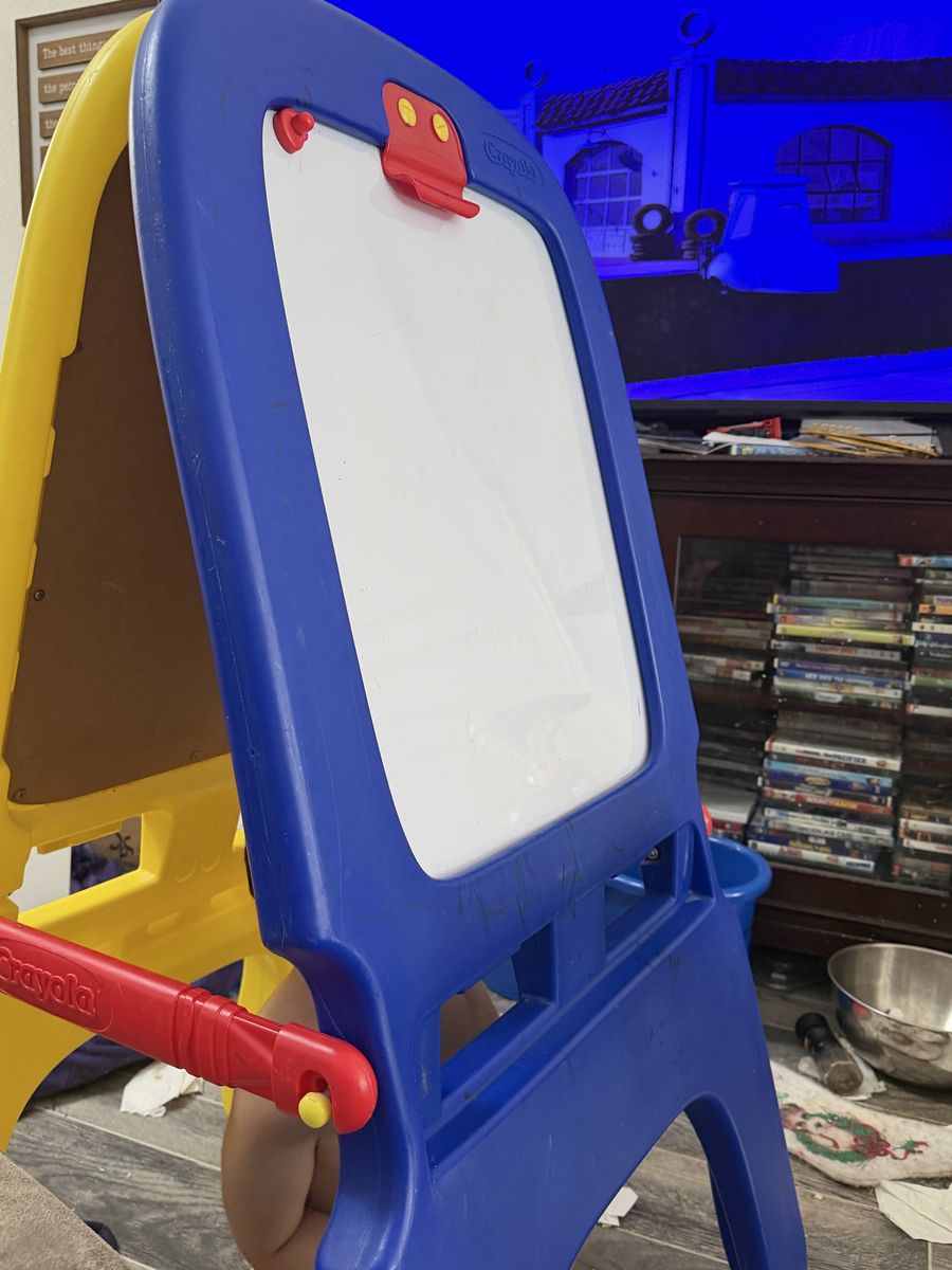 Crayola  White Board And Chalk Easel