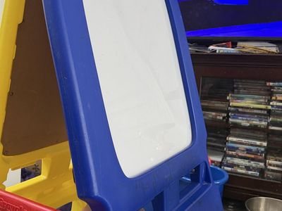 Crayola White Board And Chalk Easel