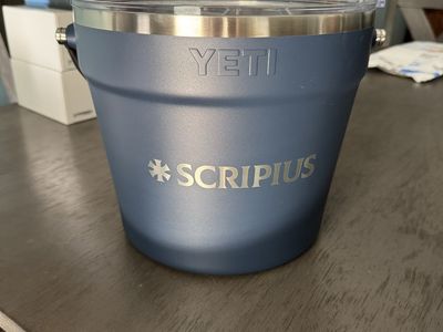 YETI Rambler Beverage Bucket 8.8" Navy with Lid, Handle, Double-Wall Vacuum Insulated