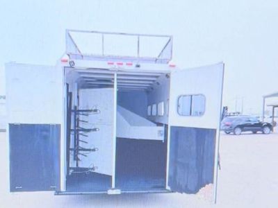 2007 trails west living quarters horse trailer
