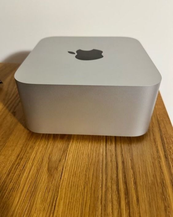 Mac Studio M2 Ultra, CPU 24 and GPU 60 , 128Gb / 2To SSD