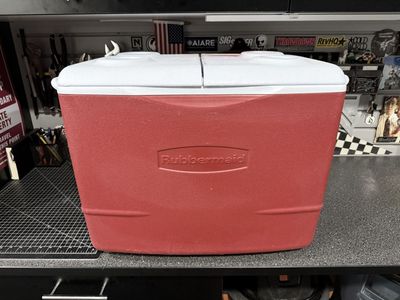 Rubbermaid Cooler