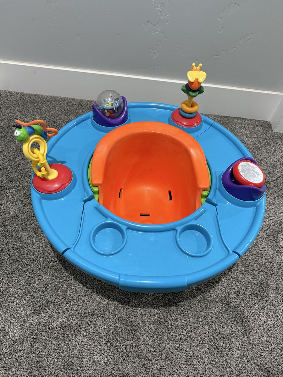 Seat with toys