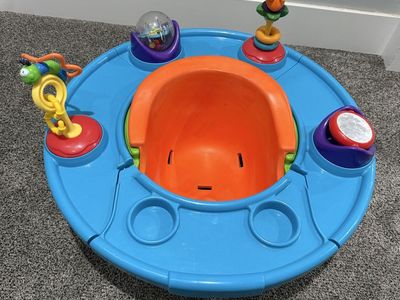Seat with toys
