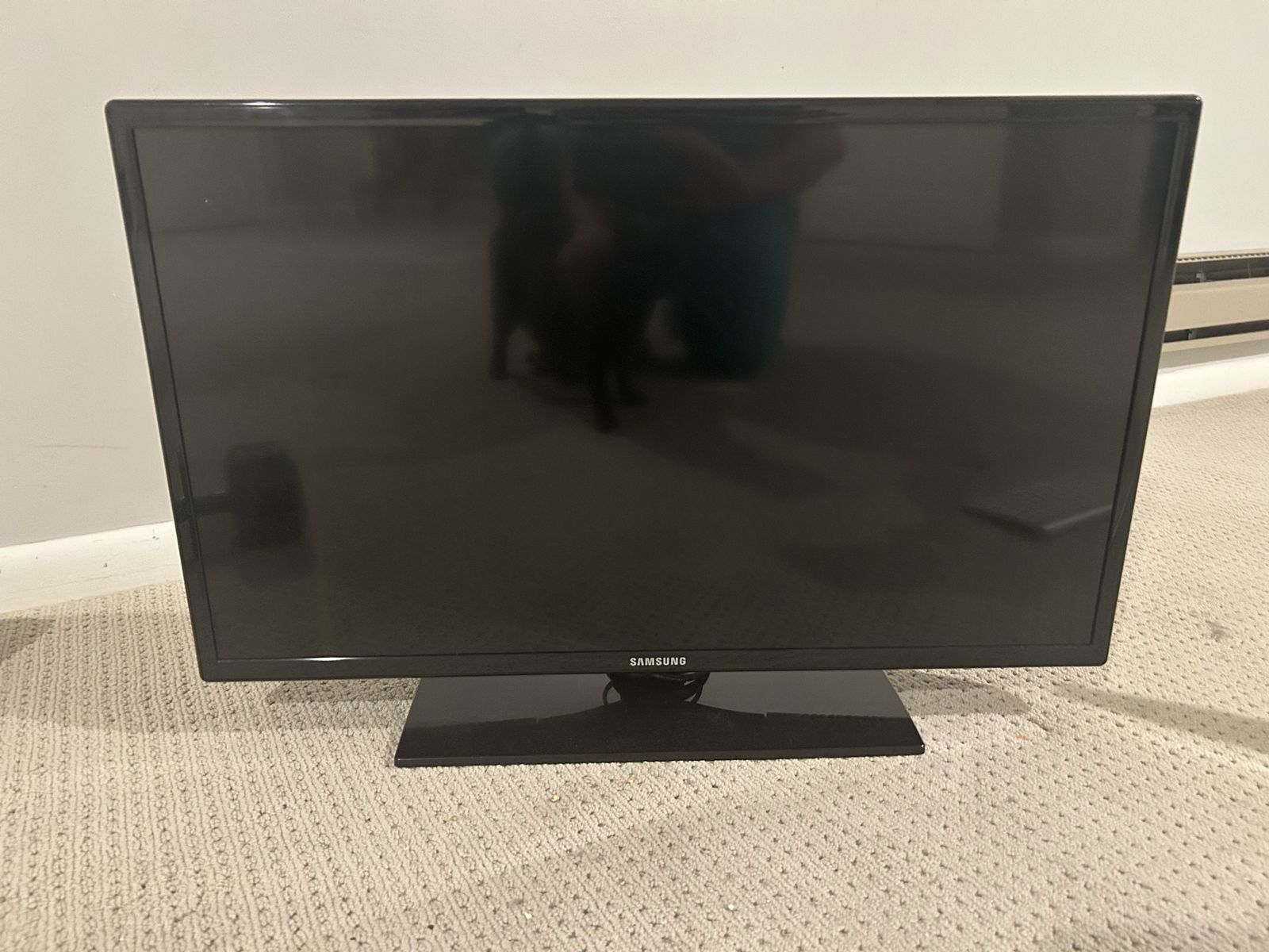 32” Samsung Flat Screen TV
