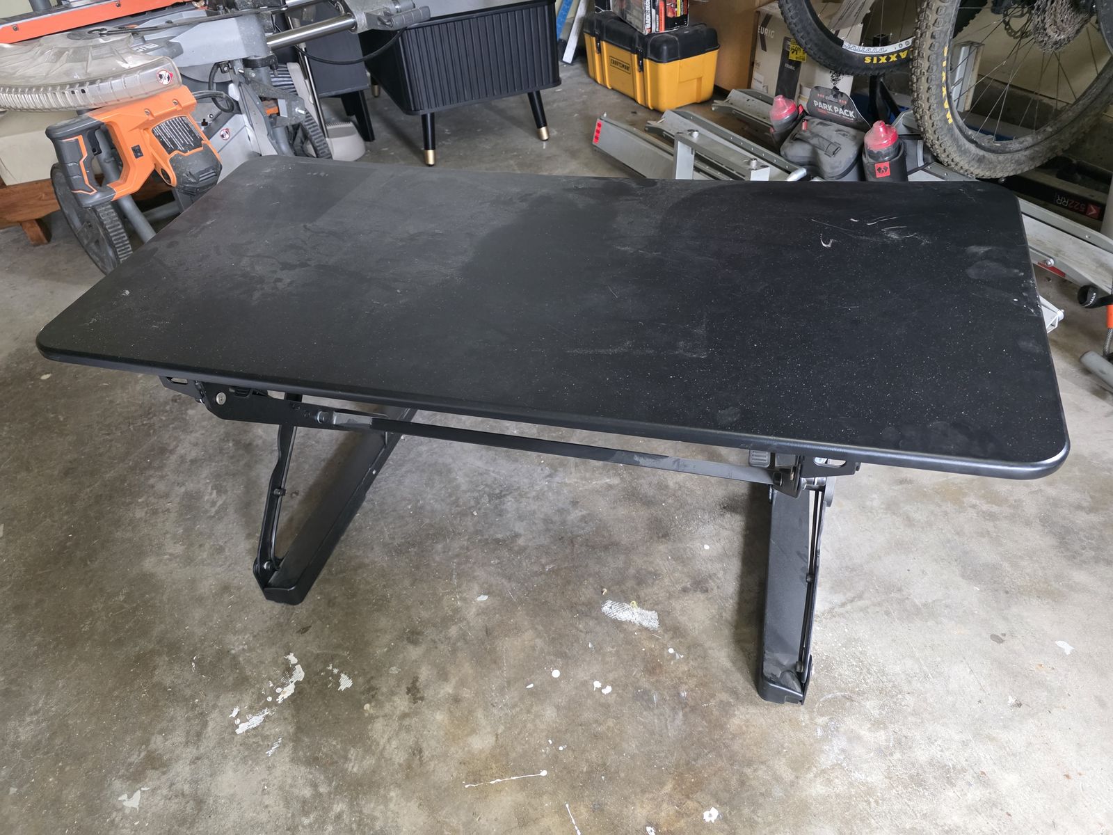 Standing desk riser