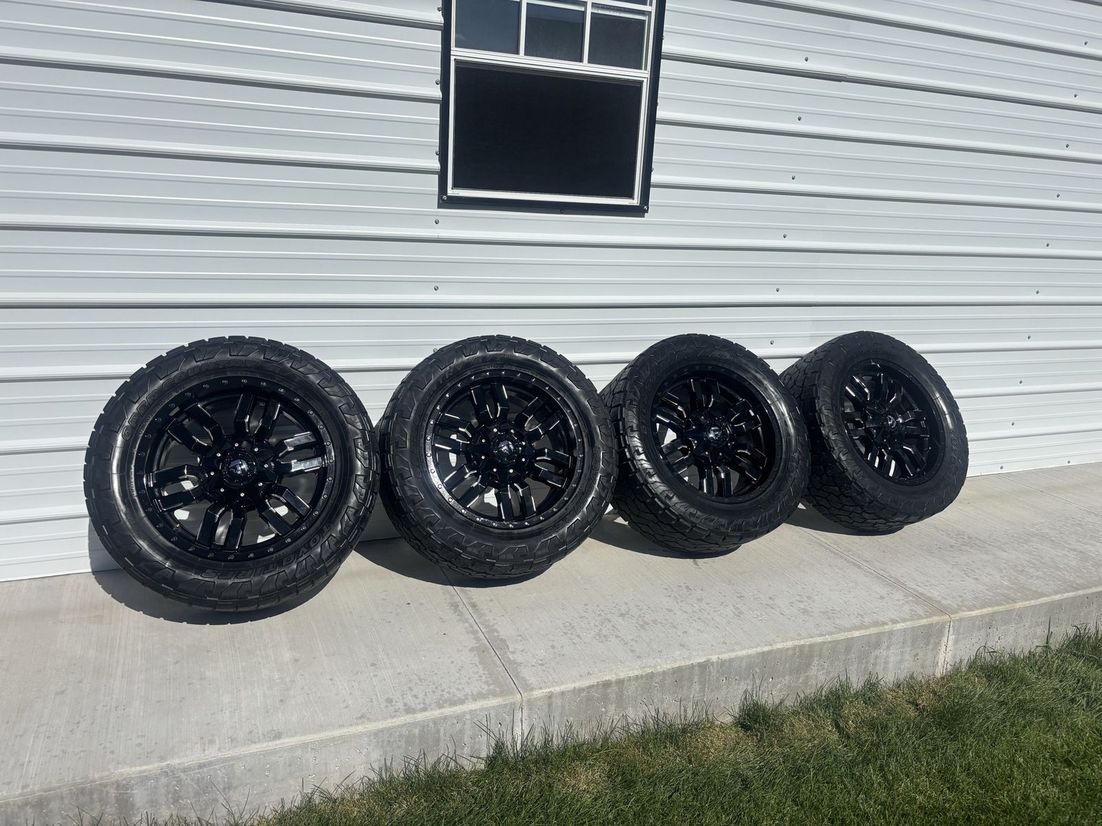 Fuel Sledge Wheels 20x10 8x180 with Toyo AT3