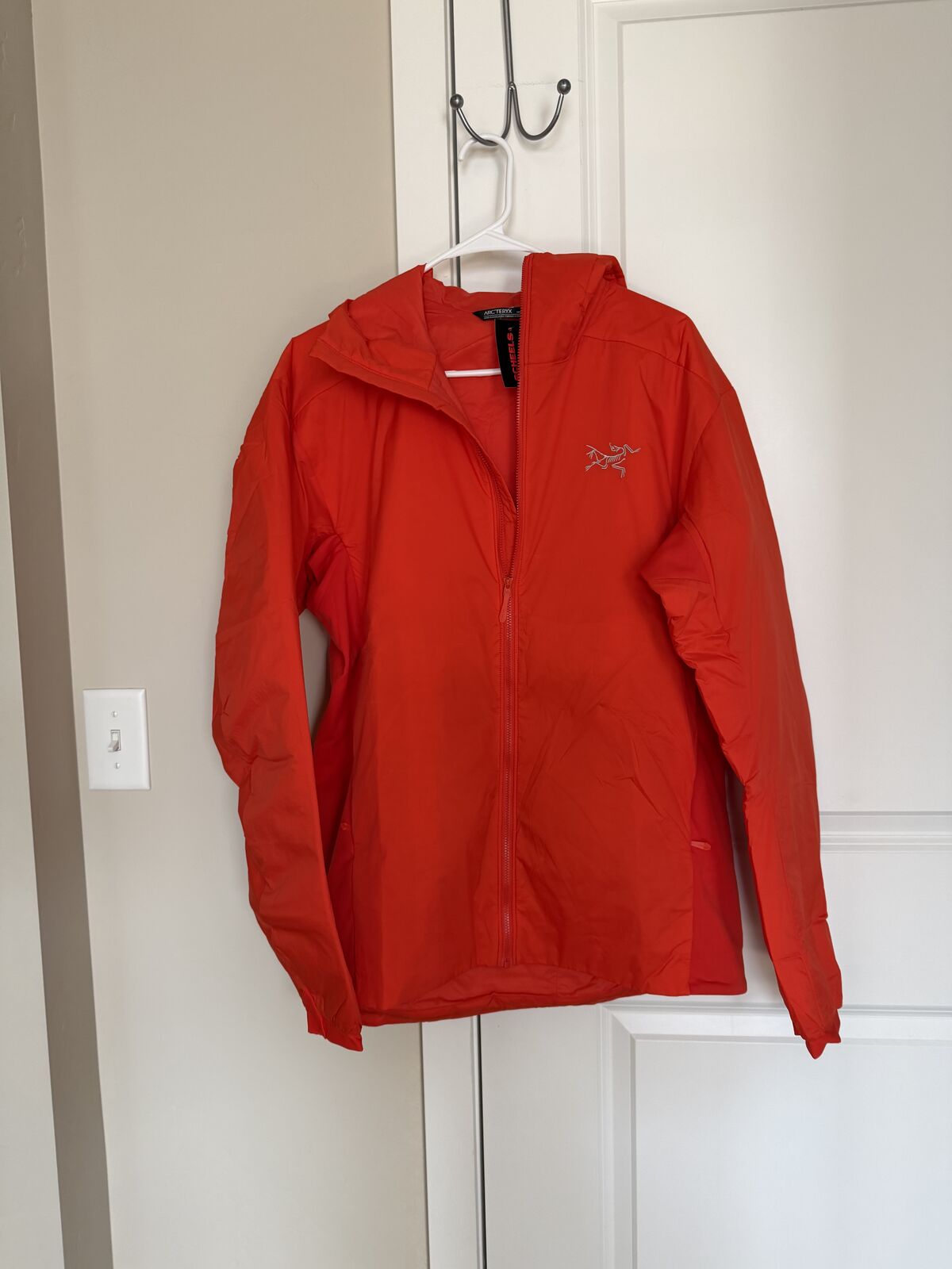 BNWT Arc'teryx  Men's Arc'teryx Atom Hooded Jacket, Size L