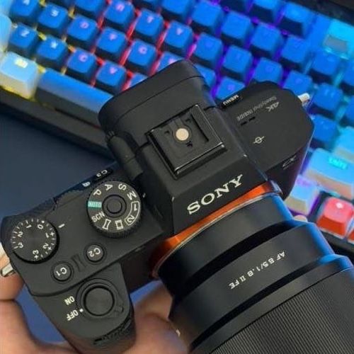 Body only: sony A7R ii (2) only 15k shutter counts, lens 400$.