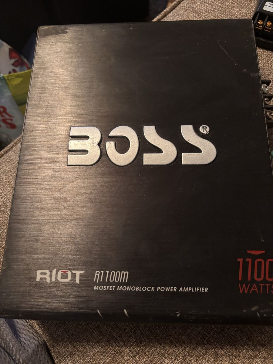 BOSS Riot R1100M 1100W MOSFET Monoblock Car Audio Power Amplifier