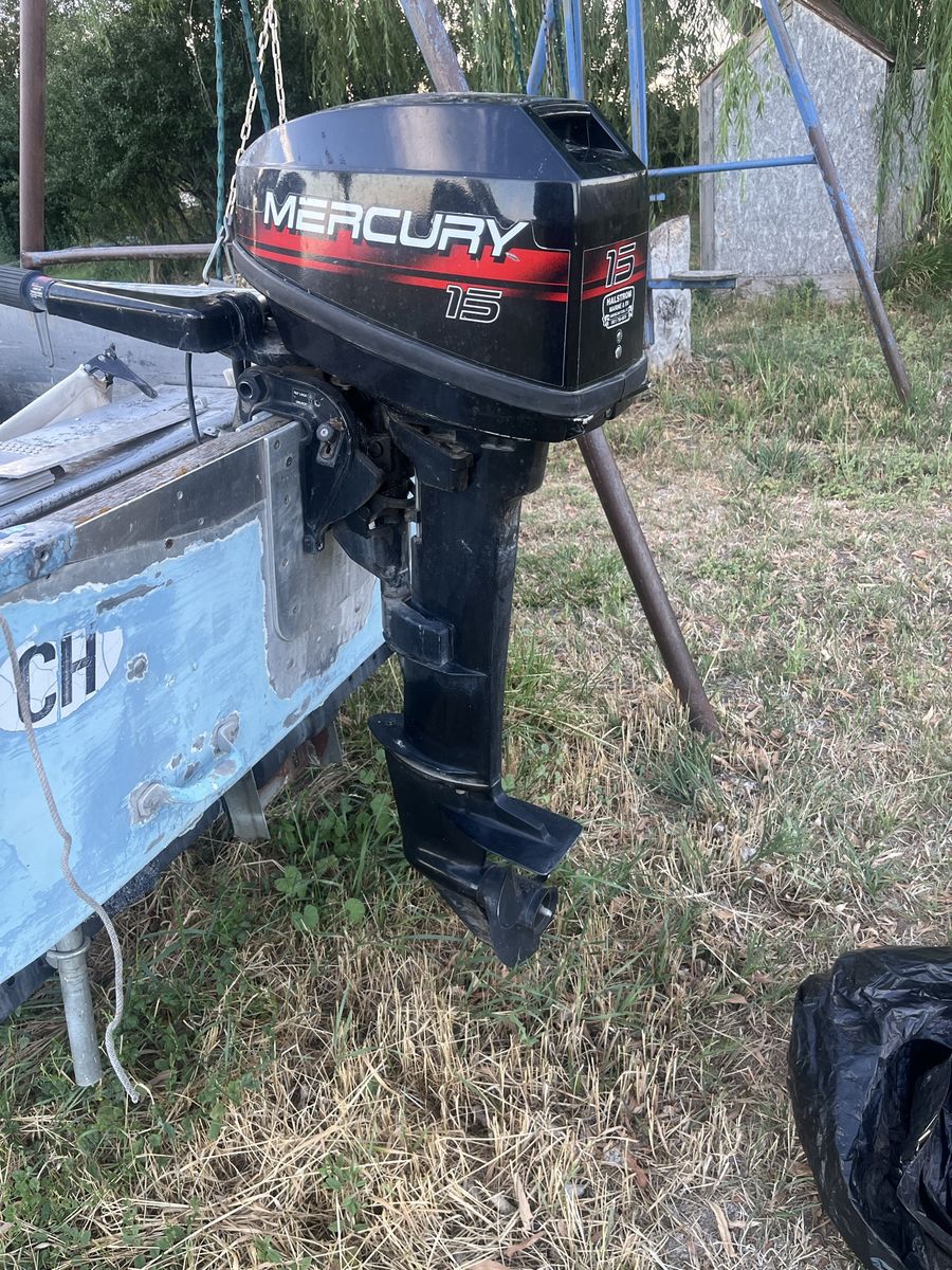 Mercury 1999 15hp 2stroke long shaft   Electric start kicker motor.  I never got linkages for the throttle handle. very low hour