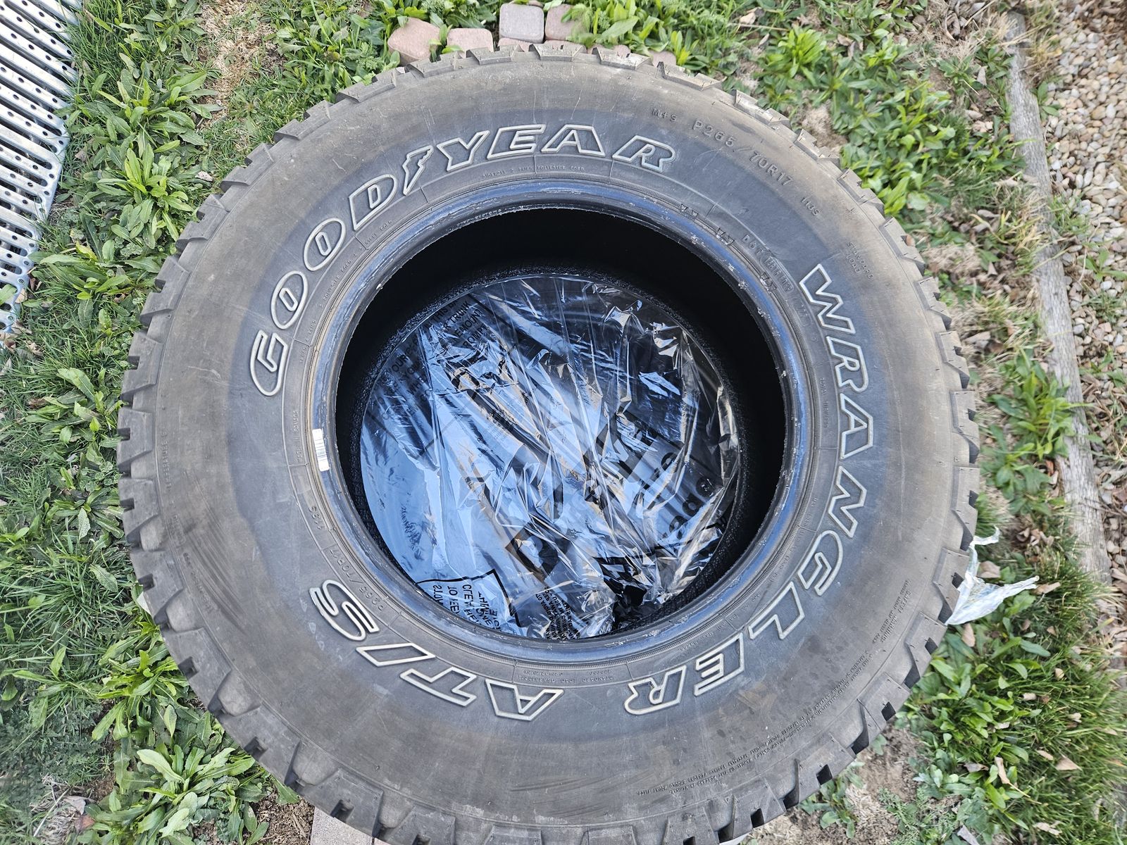 265/70/17 Goodyear Wrangler AT-S 