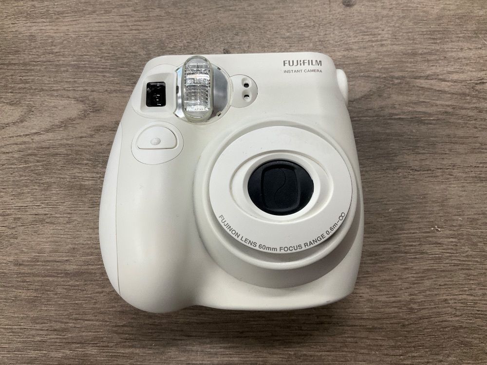 FUJIILM INSTAX 7S MINI CAMERA