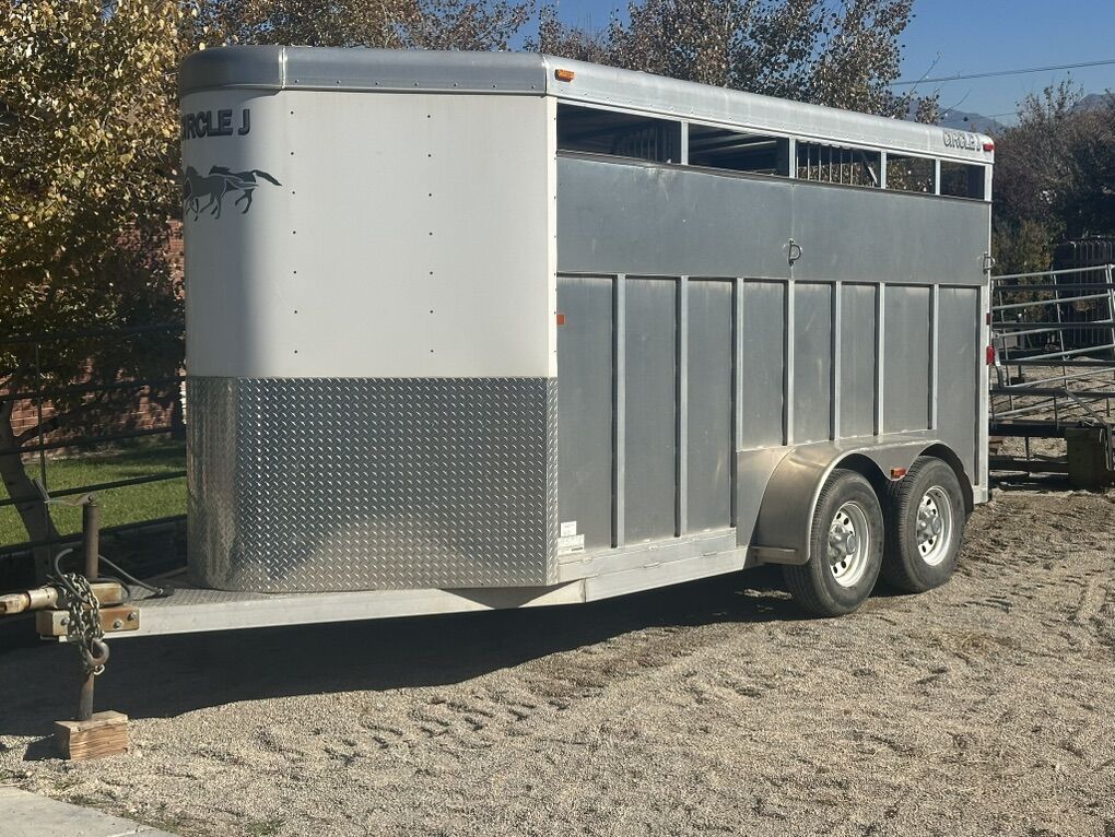 Circle J All Aluminum 3 Horse Bumper Pull