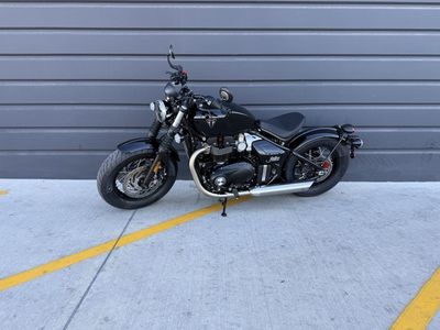 2026 Triumph Bonneville Bobber Jet black