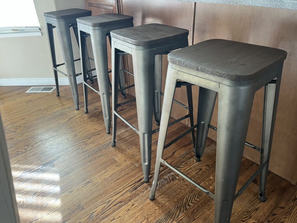 4 Stools Bar-height