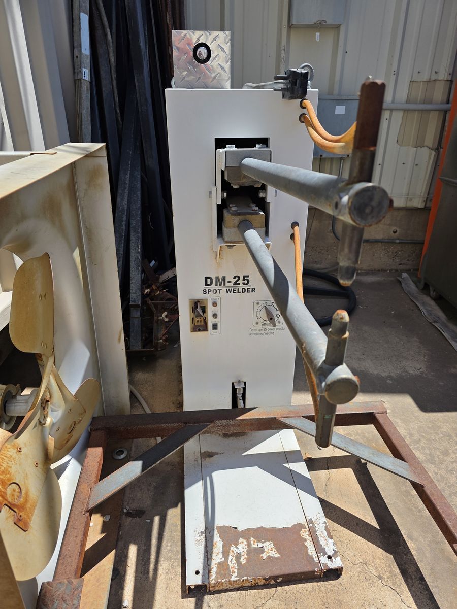 DM-25 Spot Welder
